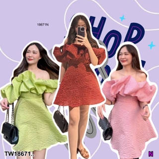 TwinsShopVip💗พร้อมส่ง TW18671 เดรสสั้นเปิดไหล่แขนพองฟูจับจีบ ..