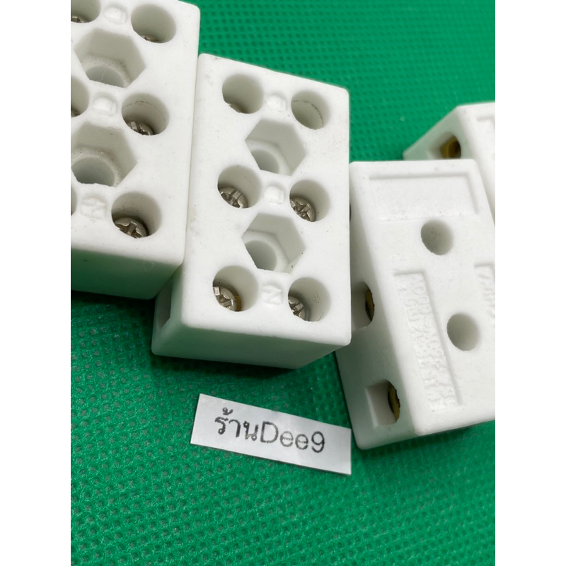 PNC เต๋าต่อสายไฟ กระเบื้อง แบบ 3 ช่อง ทนความร้อน 10A 500V ขนาด 24 * 38 * 20 มม. รุ่น 10A-3 เต๋าเซรามิค