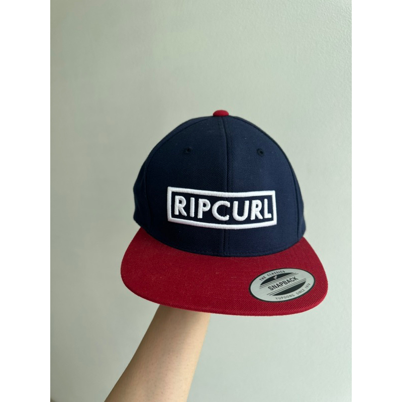 หมวกRipcurl แท้ 💯% ยังไม่ได้ใช้งานค่ะสภาพใหม่มาก ไม่ซีด ไม่ขาด ป้ายอยู่ครบ