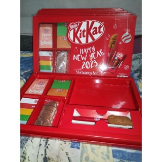 ของขวัญสุดฟิน Stationary Set จาก Nestle Kit Kat ประกอบด้วย Sticky Notes Sets 4 แบบ + Pen ซานต้า