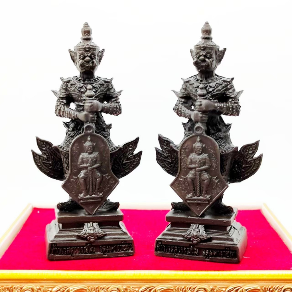 [L]KO1ท้าวเวสสุวรรณรุ่นยันต์กลับ เป็นท้าวเวสสุวรรณ 2 หน้าติดเหรียญท้าวเวสสุวรรณด้านหน้าและด้านหลัง ว