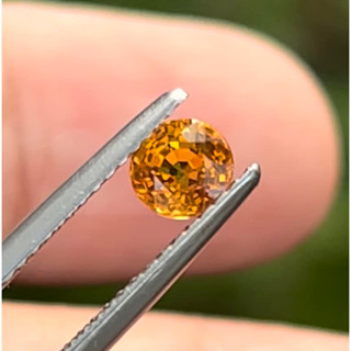 พลอยแซฟไฟซ์ นน0.68กะรัต( Yellow Sapphire )