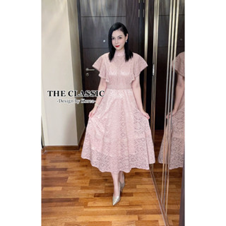 (M-XL) The classic korea design presents  เดรสลูกไม้ยาว คอปีน ใช้ผ้าลูกไม้เนื้อนุ่มอย่างดี  ขึ้นลวดลายแน่นชัดทั้งตัว