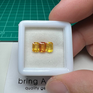 บุษราคัม (yellow sapphire) เผ่าbe 2.15 ct ขนาด 6.0 x 4.0 มม. จำนวน 3เม็ด