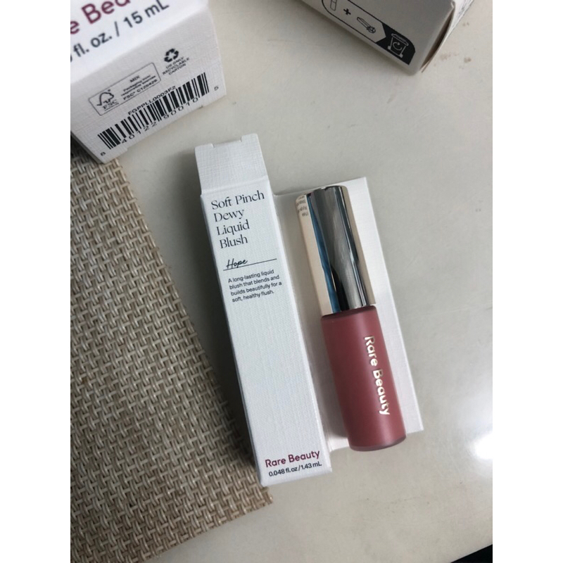 Rare beauty liquid blush สี hope (1.43 mL)