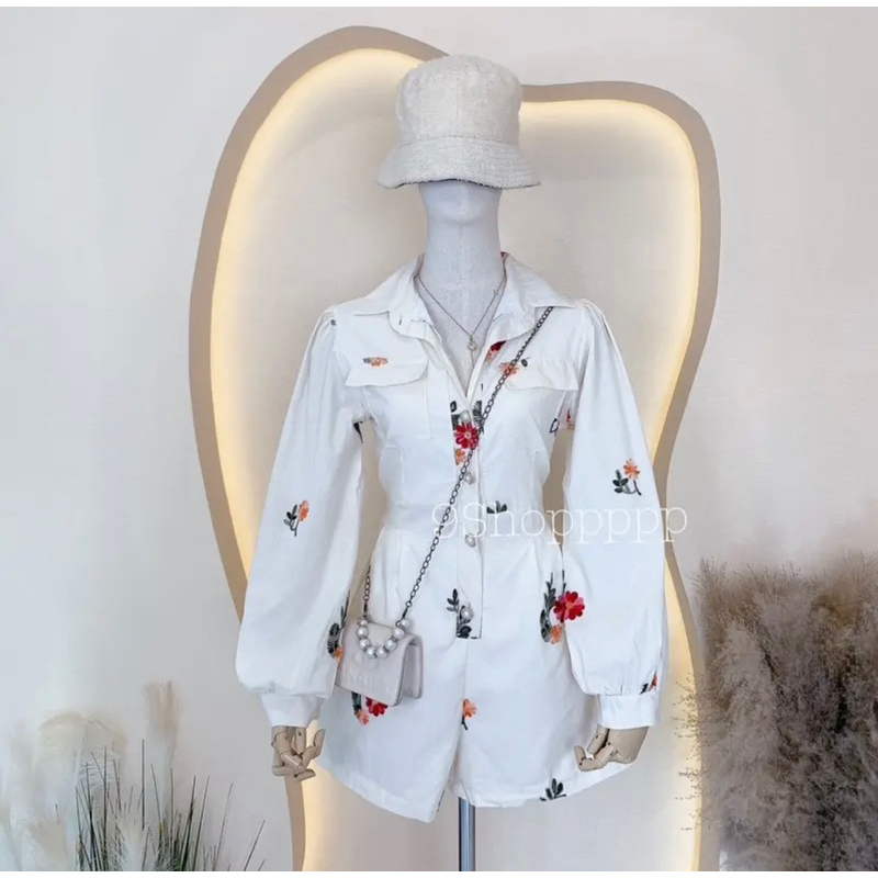 [พร้อมส่ง] ส่งต่อจากร้าน 9shoppppp จั๊มสูทแขนบอลลูน งานปักทั้งชุด สวยแพงมาก