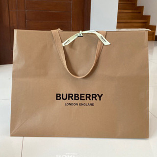 ถุงกระดาษ burberry ของแท้ ใบใหญ่