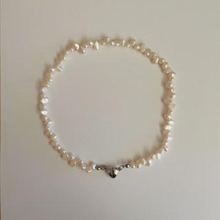 shellandgold - สร้อยคอมุกทรงรีพร้อมตัวล็อกแม่เหล็กหัวใจสีเงิน