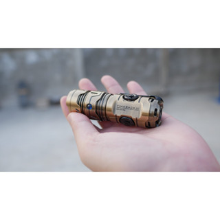 ไฟฉายทองเหลือง Manker Timebackiii 3 Brass Antique-color 2500ลูเมน พร้อมแบตเตอรี่ 18350 fidget spinner