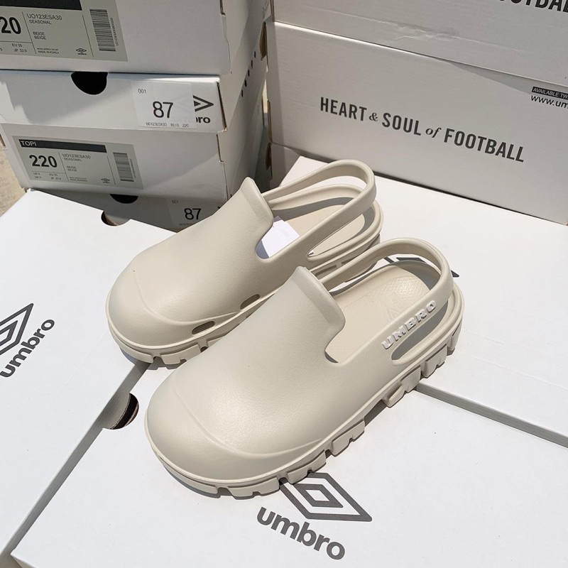 พร้อมส่ง UMBRO TOPI BEIGE