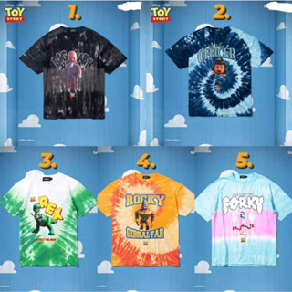 [ ของแท้ ] เสื้อยืด CARNIVAL® &amp; Disney/Pixars Toy Story Collection Chapter 1 "Friends &amp; Foes" ลายใหม่ ของใหม่ พร้อมส่ง