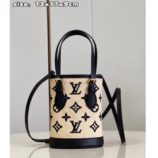 พรี​ ราคา7100 Lv Louis Vuitton M82418 กระเป๋าถือกระเป๋าสะพายกระเป๋าแฟชั่นกระเป๋า​ถัง​น้ำ​