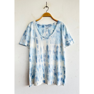 G A P. V-Neck Tie Dye T-Shirt