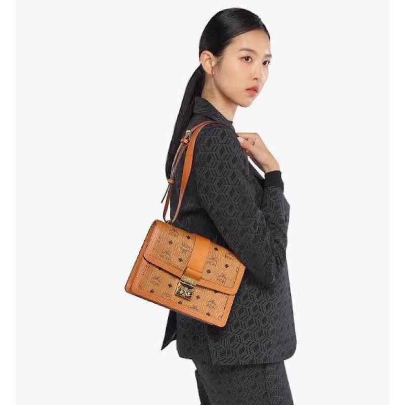 MMCM TRACY SHOULDER BAG IN VISETOS