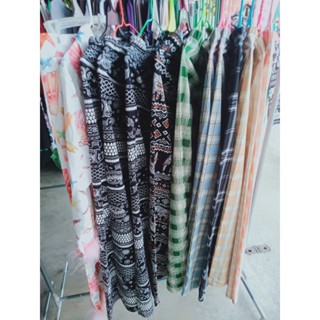 งานรวมเสื้อกางเกงสินค้ามากมาย