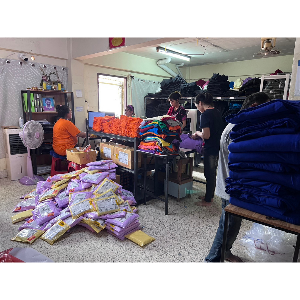 เสื้อยืด (ออกใบกำกับภาษีได้)  โทนสีเขียว คอกลม  (พร้อมส่ง สินค้าผลิตในไทย)