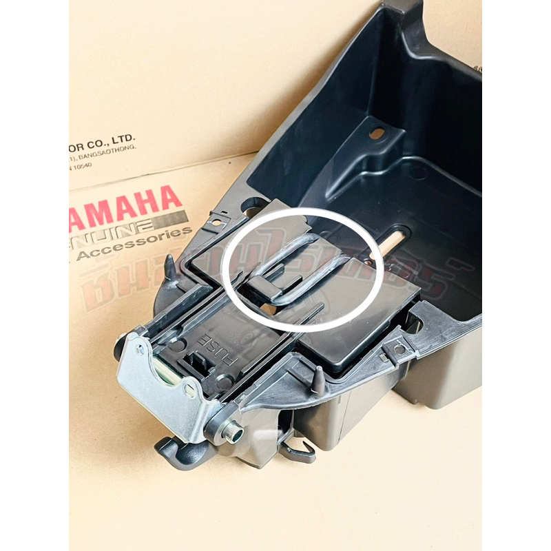 บานพับเบาะ+สลัก,ฝาปิดแบตเตอรี่,ยางรัดฝาปิดแบตเตอรี่ YAMAHA แท้ศูนย์ มีโอ ตัวเก่า - รูปที่ 3