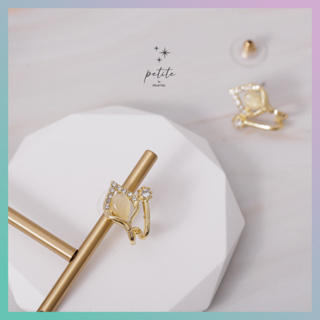 [petite by PRAKYRE] Crystal Lilly Earring - ต่างหูดอกไม้รูปลิลลี่ตกแต่งด้วยคริสตัลและเพชร เรียบหรู