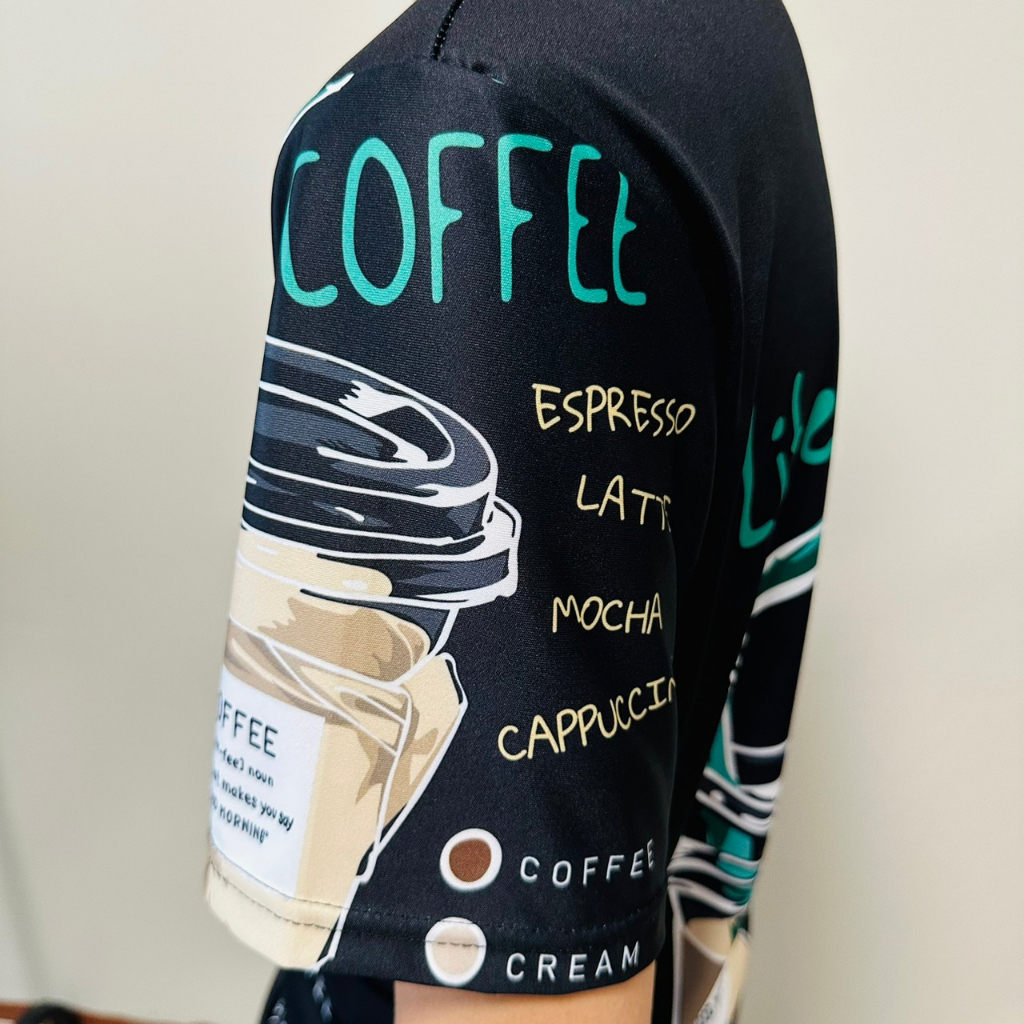 เสื้อยืดลายแก้วกาแฟ Coffee สีดำ โทนมินิมอล