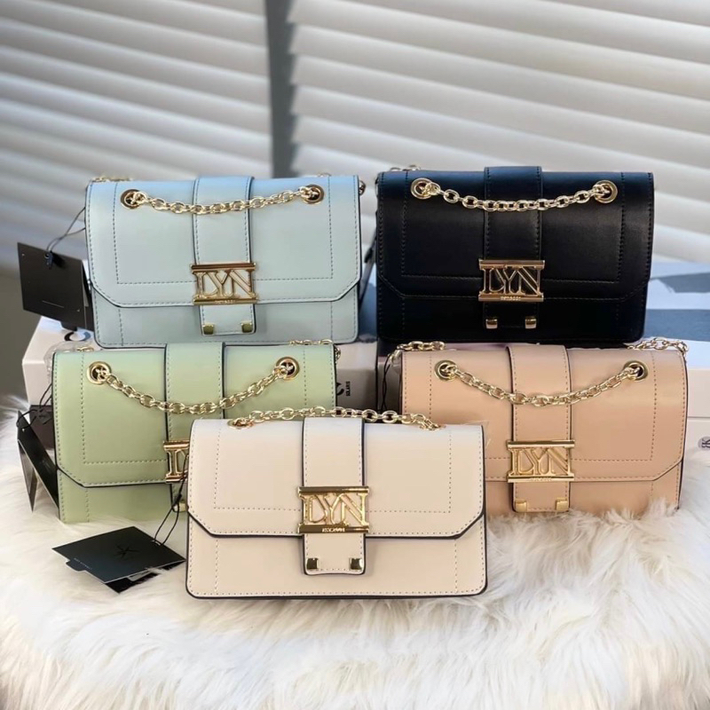 กระเป๋าสะพายข้าง ลินน์ ทรงคลัช รุ่นแม่อั้ม crossbody สะพายได้สองแบบ