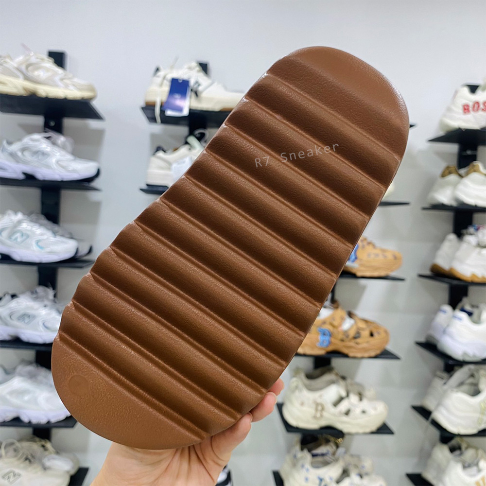 🔥YZY Slide Sandals🔥รองเท้าแตะชายหญิง Yeezy Slide เทียบงาน 1:1 พื้นนุ่มใส่สบาย【พร้อมส่ง💯/ รุ่นนี้ใส่ไซส์ปกติ】