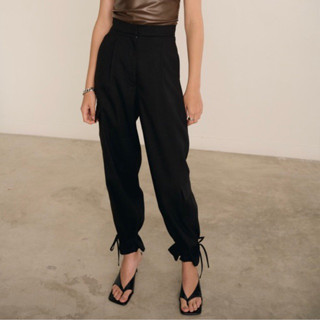 STUDIO UNKNOWN - Mari Cargo Pants กางเกงดีเทลผูกขา