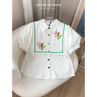 Aviva studio 🤍🌹 เสื้อแขนตุ๊กตาสีขาวผ้า 3D ปักกุหลาบสีชมพูซ้ายขวา