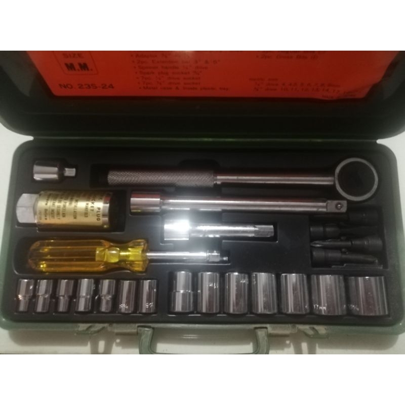 ชุดเครื่องมือ ประแจ ชุดบล็อก ขนาด 3/8" และ 1/4" จำนวนรวม 24 ชิ้น Socket Wrench Set (Velex 24pcs) mad