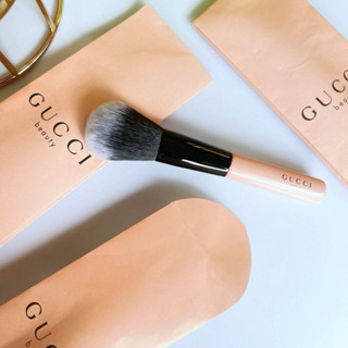 JUL02 ส่งฟรี Gucci Beauty Blush Brush ขนาด 12 cm   แปรงปัดแก้ม ขนนุ่ม พุ่มกำลังดี ใช้ปัดแป้งหรือบลัชออน