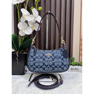 🍀🍀 Teri Shoulder Bag In Signature Chambray CH139