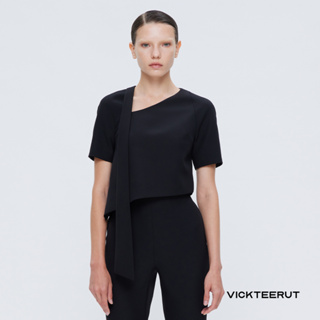 VICKTEERUT Re-Edition Short Sleeve Blouse with Asymmetrical Neckline เสื้อแขนสั้น คออสมมาตร