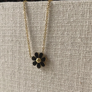 Daisy pendant necklace (18k+stainless steel) - สร้อยคอจี้รูปดอกเดซี่