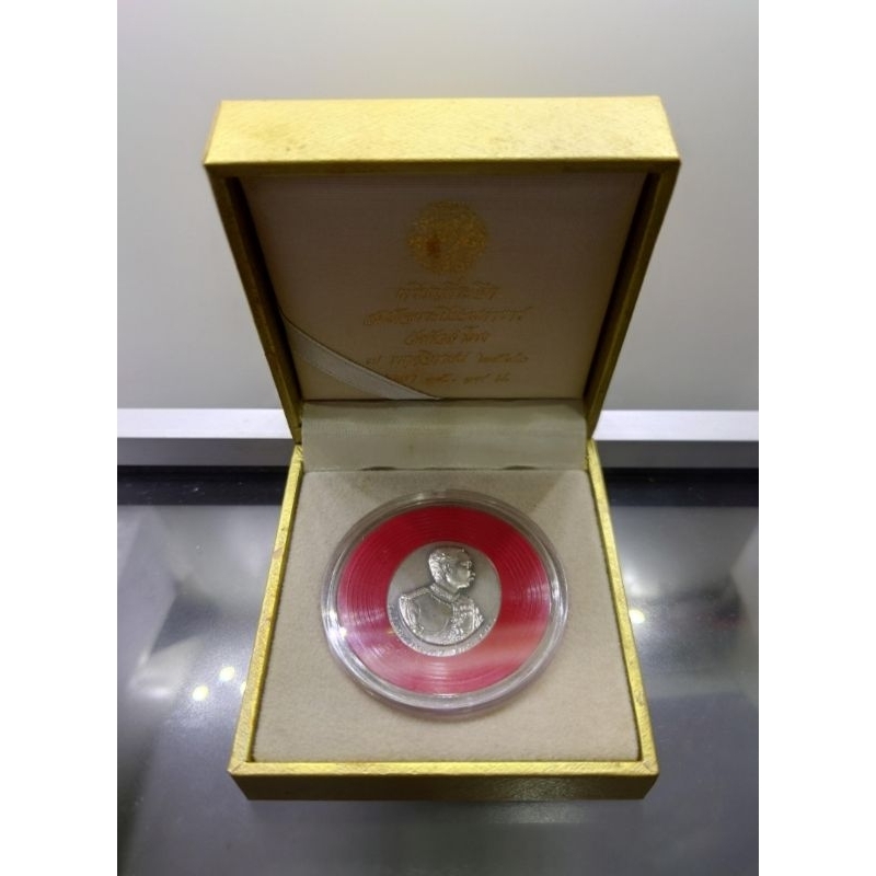 เหรียญ ที่ระลึก สมเด็จพระปิยะมหาราช ร.5 รัชกาลที่5 พิมพ์หลังพระพุทธชินราช เนื้อเงิน รมดำ สูง 2.5เซ็น วัดหัวลำโพง ปี 2540