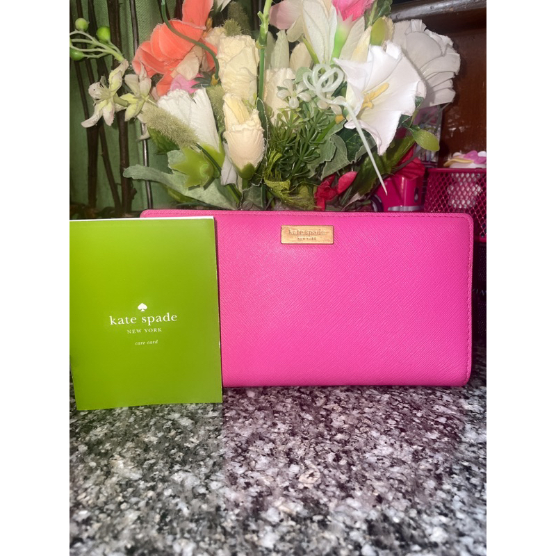 กระเป๋าสตางค์ใบยาว Kate spade ♠️ แท้ New York 3.5”x6.7” สีชมพูเข้ม 2พับ