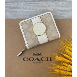 กระเป๋าสตางค์สั้น COACH C8323 LONNIE SMALL ZIP AROUND WALLET