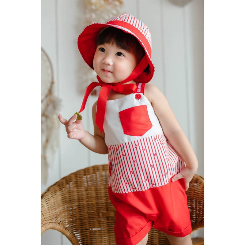 tiny whale 18-24m ชุดรอมเปอร์สีแดง พร้อมหมวก M
