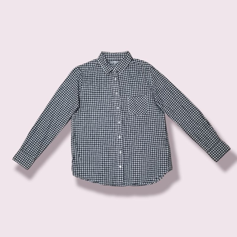 Uniqlo เสื้อเชิ้ต ไซส์ L ลายสก๊อต สีดำ ขาว มือสอง