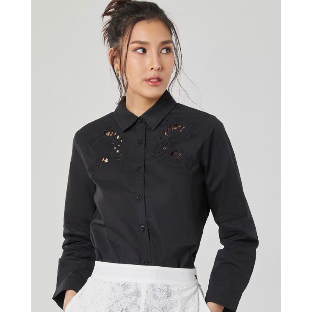 เสื้อเชิ๊ตผู้หญิงแบรนด์ ESP แท้ ใหม่ ถูกกว่าห้าง ขีดกาป้ายแบรนด์ ไม่มีป้ายกระดาษ เชิ๊ตแขนยาว สีดำ แต่งอกลูกไม้เจาะรู
