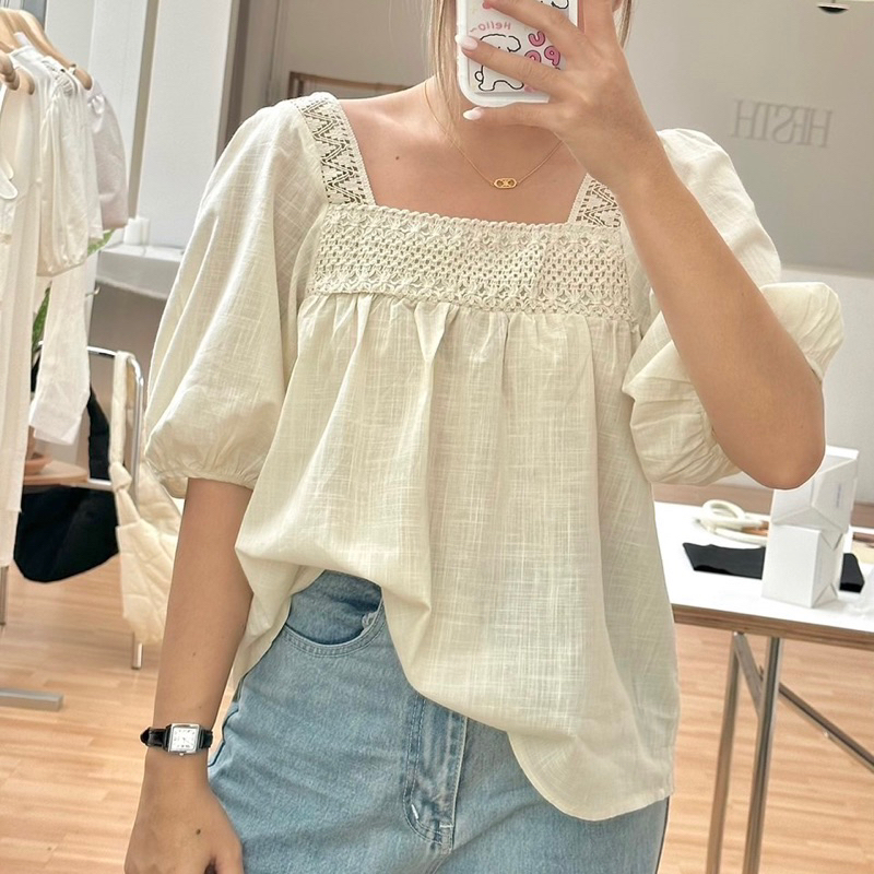 𝐋𝐚𝐢𝐥𝐚 𝐓𝐨𝐩 (299.-) เสื้อผ้าลินินสไตล์เกาหลี ช่วงอกแต่งขอบถัก เกาหลีเกาใจสุดๆ Laila Top