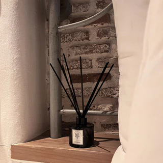 ก้านไม้หอม135ml.(Black)ใช้ได้นาน2-3เดือน​ น้ำหอมปรับอากาศ น้ำหอมในบ้าน​ Reed Diffuser น้ำหอมในบ้าน