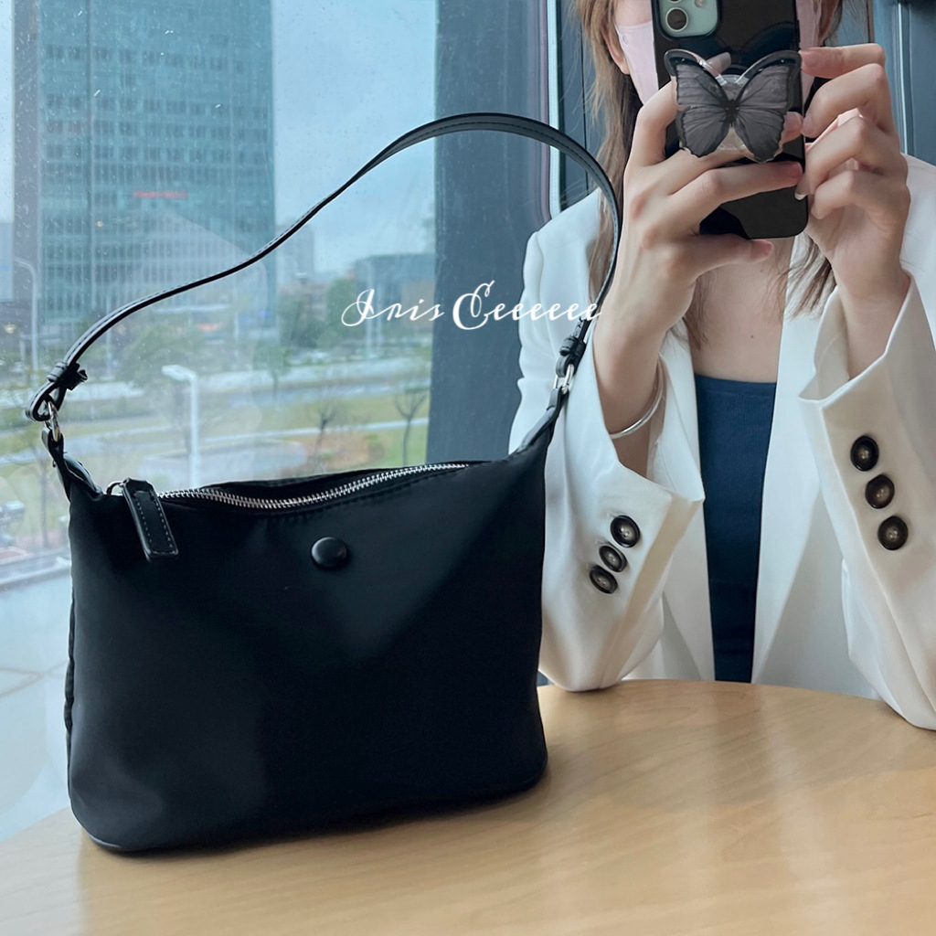 N110 ส่งจาก  กระเป๋าสะพายไหล่ มาพร้อม 2 สายสะพาย ผ้าไน่ล่อน ขนาด 9 นิ้ว น่ารักมาก