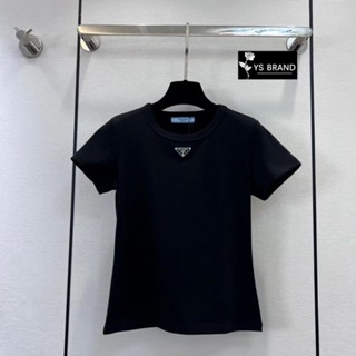 เสื้อpradaส่งฟรีมีของแถม
