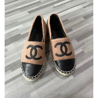 Chanel รองเท้าชาแนล Size 37 สวยมาก พร้อมถุงผ้าแบรนด์ used