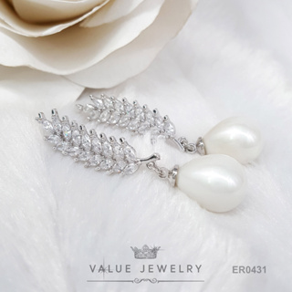 ต่างหูแป้น แบบยาว ฝังคริสตัลทรงเพชรมาคี Marquise Shape ประดับติ้งไข่มุก Pearl ขนาดกลาง ตุ้มหู เครื่องประดับ ER0431 ValueJewelry