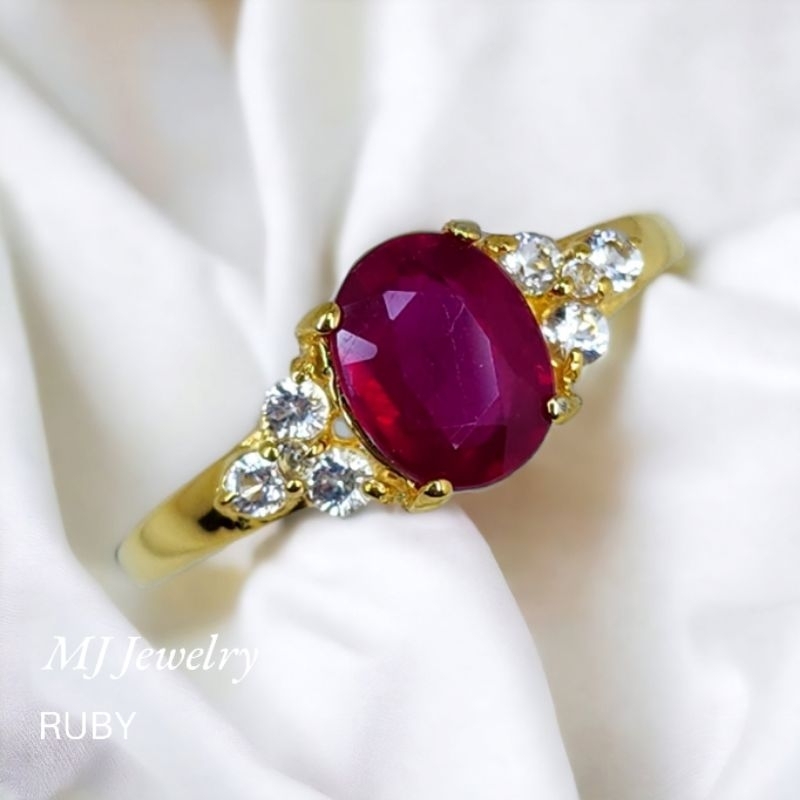 แหวนพลอยทับทิม พลอยไพลิน ขนาด 8×6 มิล ประดับพลอยเพทายขาว แหวนเงินแท้ 925 รับประกันพลอยแท้ จากจันทบุรี