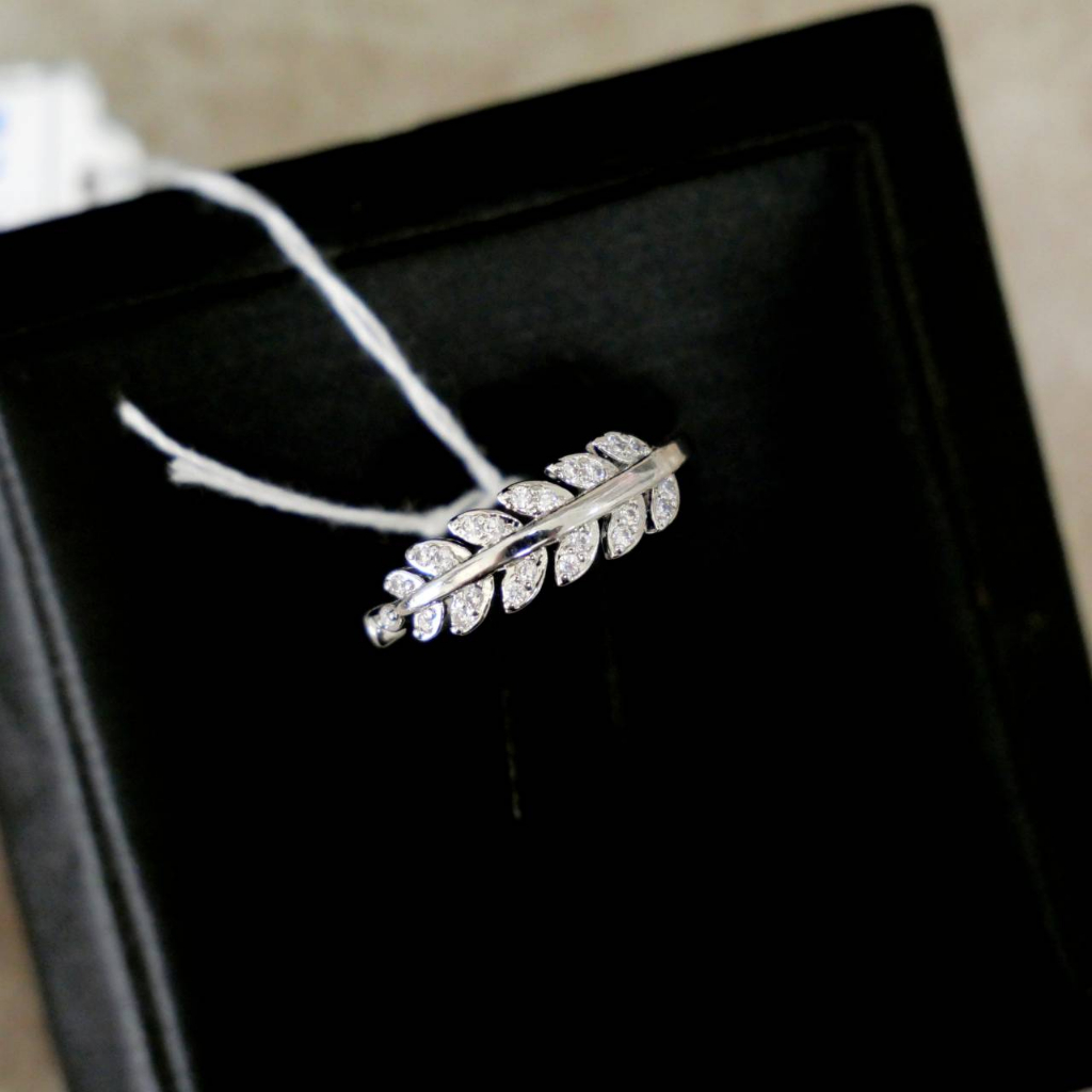 แหวนใบมะกอกเงินแท้ฝังเพชรcz