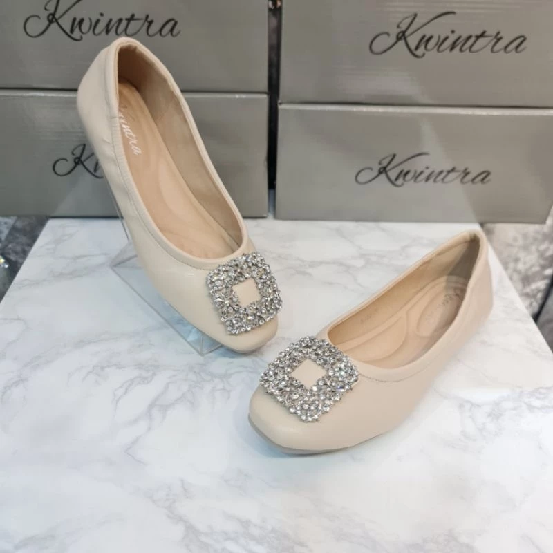 B20รองเท้า Kwintra เท้าอวบ+1ไซส์ รุ่น Classy รองเท้าคัทชู สีเบจ หนังนุ่ม พื้นนิ่ม บุฟองน้ำ