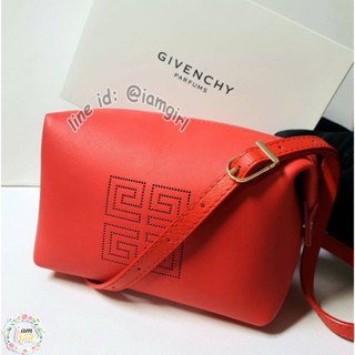 กระเป๋า Givenchy สีแดง ได้ทุกอย่างตามรูปเลยจร้า