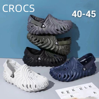 Crocs ของแท้ 100% รองเท้าแตะชายหาด กันลื่น แต่งรูกลวง ลายนิ้วมือ สําหรับผู้ชาย ผู้หญิง