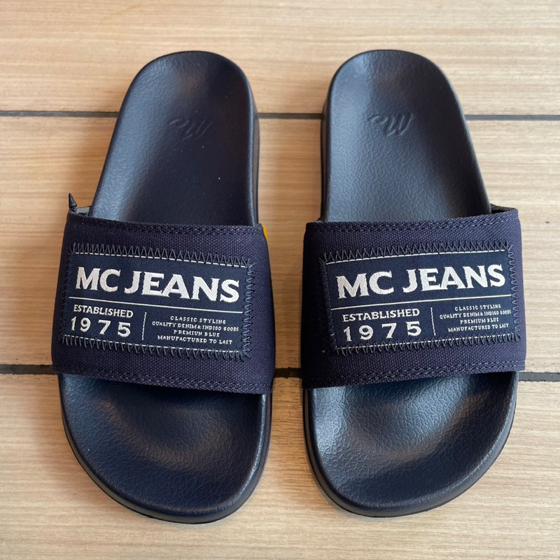 พร้อมส่ง McJeansรองเท้าแตะสวมรุ่นใหม่ พื้นนุ่ม น้ำหนักเบา ใส่สบาย แถมถุงช็อป
